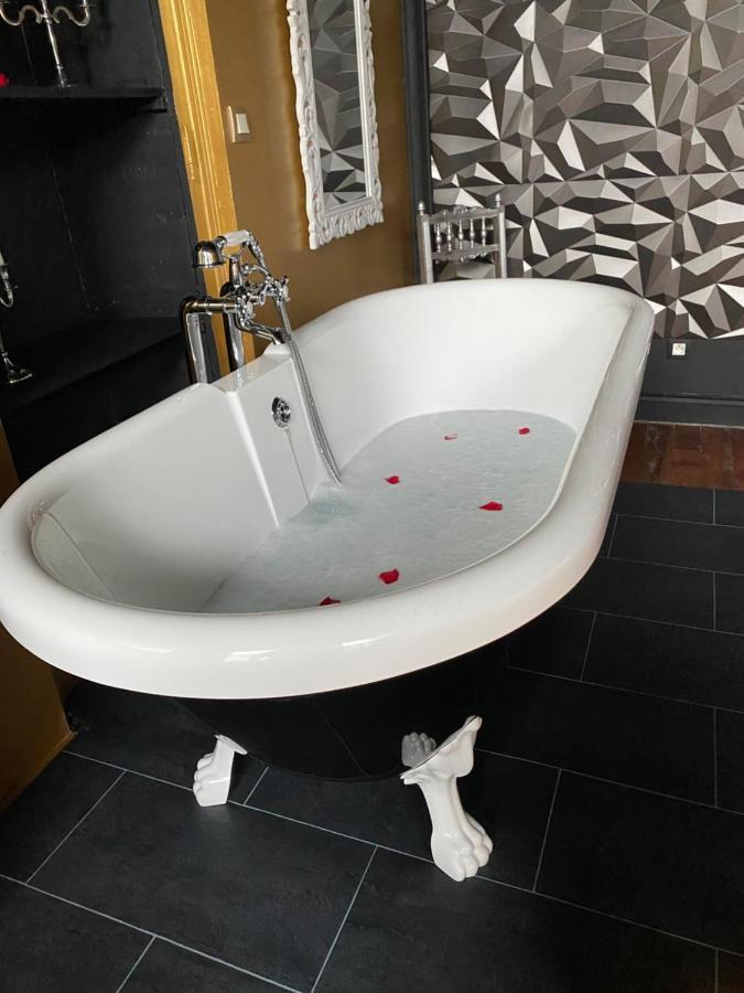 Hypolite Bed and Breakfast Avesnes-sur-Helpe Exteriör bild