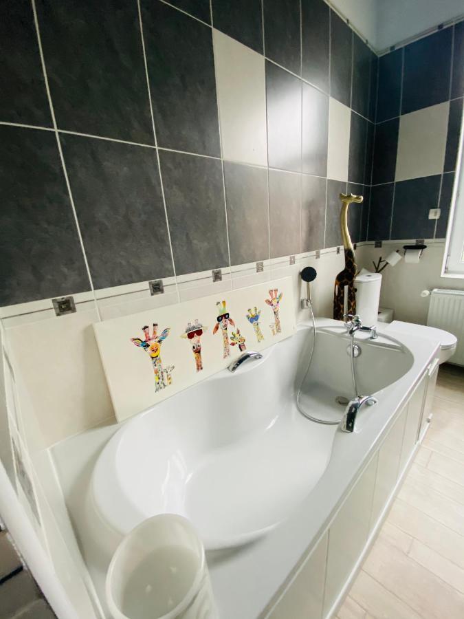 Hypolite Bed and Breakfast Avesnes-sur-Helpe Exteriör bild