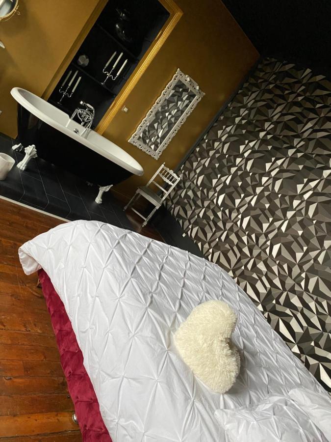 Hypolite Bed and Breakfast Avesnes-sur-Helpe Exteriör bild